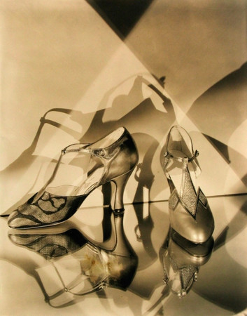 Edward Steichen. 1927. Zapatos de noche de Vida Moore.