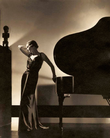 Edward Steichen. 1935. Margaret Horan vestida de negro por el diseñador Jay-Thorpe