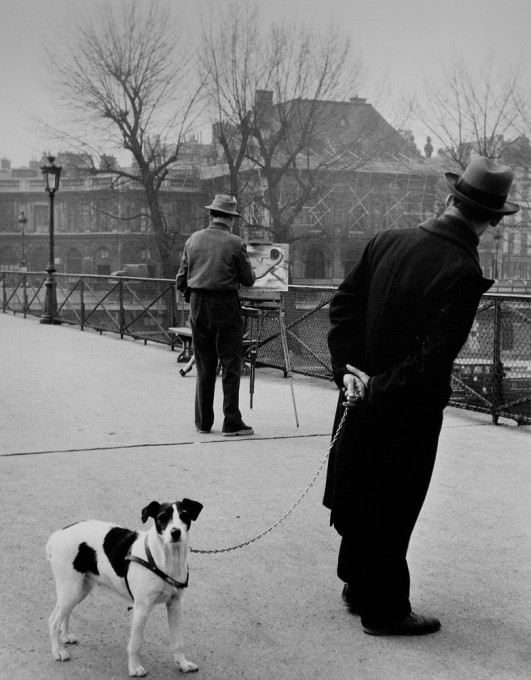 1953. Fox terrier en el Pont des Arts.